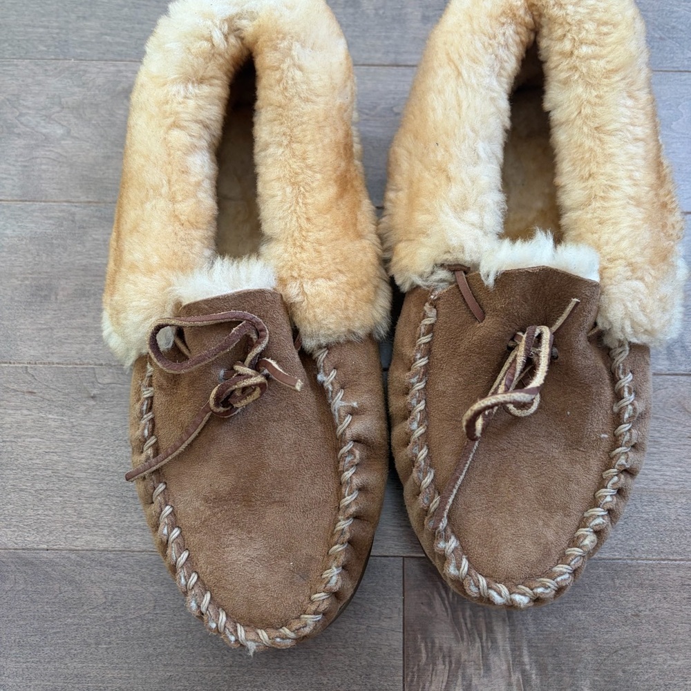L.L. Bean Women's Tan Moccasin Slippers New